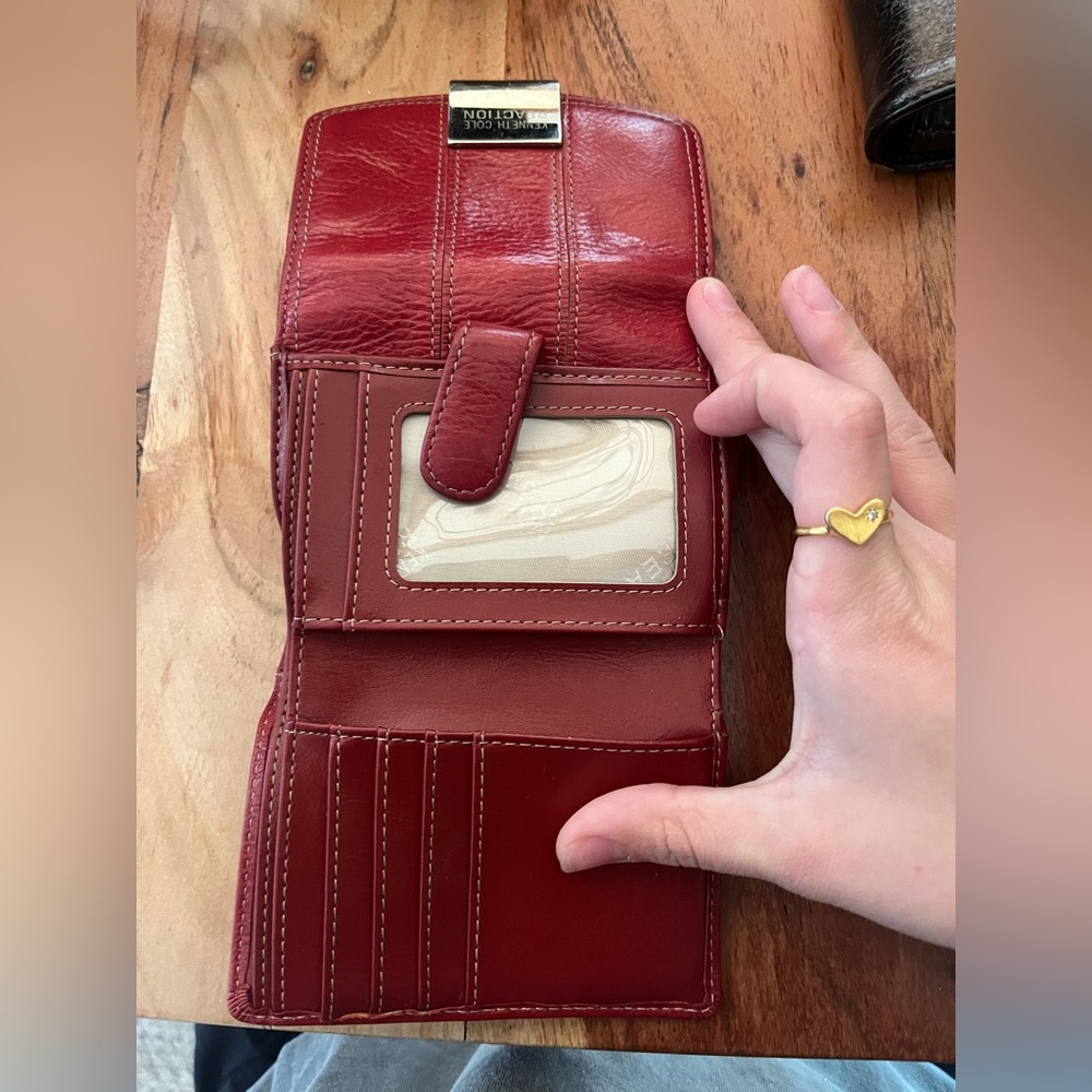 Red wallet - Picture 2 of 3